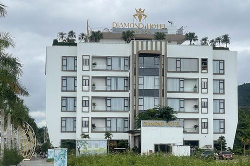Phạt 90 triệu, yêu cầu dừng hoạt động khách sạn tự phong 4 sao ở Quảng Ninh