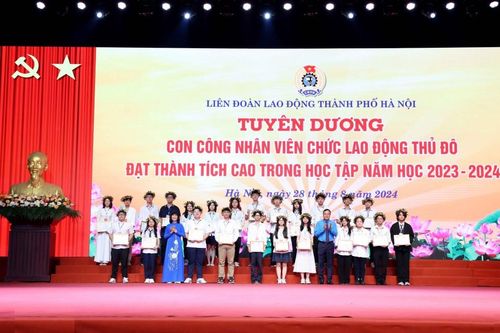 Công đoàn Hà Nội biểu dương gia đình, khích lệ con công nhân, viên chức, lao động tiêu biểu