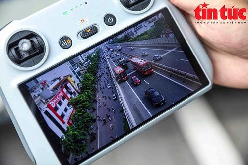 Cảnh sát giao thông dùng flycam phát hiện hàng loạt xe vi phạm trên Vành đai 3 Hà Nội