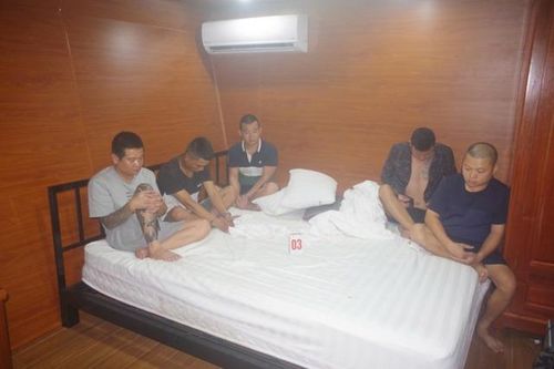 Bí mật bên trong phòng nhà nghỉ tố cáo những bữa 'tiệc ma túy' xuyên đêm