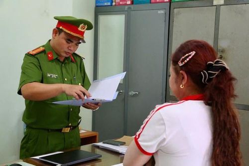 Bình Dương: Bắt người phụ nữ lừa 'chạy' giấy tờ nhà đất