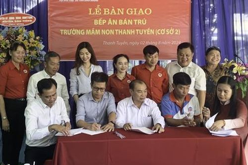 30.000 USD gửi tặng cho trẻ em đường phố và có hoàn cảnh khó khăn