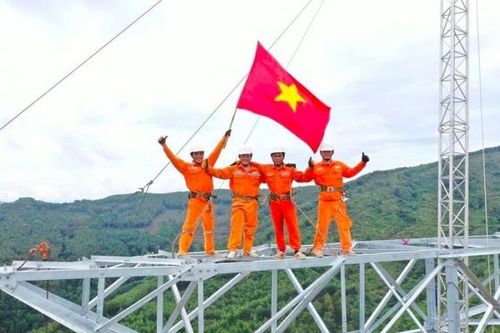 Ca khúc 'Tổ quốc thiêng liêng trong trái tim người thợ điện' về đường dây 500kV mạch 3