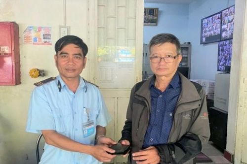 Chợ Đông Ba (Thừa Thiên Huế): Lan tỏa nét đẹp 'Nhặt được của rơi, trả người đánh mất'