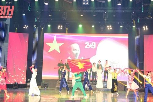 Chương trình chính luận nghệ thuật 'Vang vọng mùa thu'
