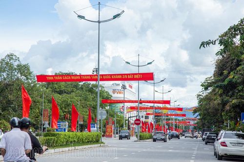 TP. Điện Biên Phủ rực rỡ cờ hoa chào mừng Quốc khánh