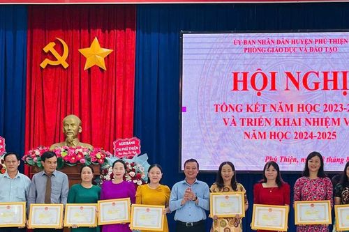 Phú Thiện: 62 cá nhân đạt danh hiệu chiến sỹ thi đua cơ sở năm học 2023-2024
