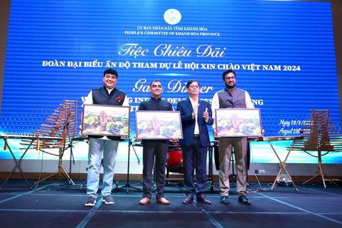 Chào đón đoàn đại biểu Ấn Độ tham gia Lễ hội Xin chào Việt Nam 2024