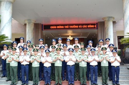 Đoàn đại biểu Cảnh sát biển hai nước Việt Nam-Trung Quốc thăm Bộ tư lệnh Vùng Cảnh sát biển 1
