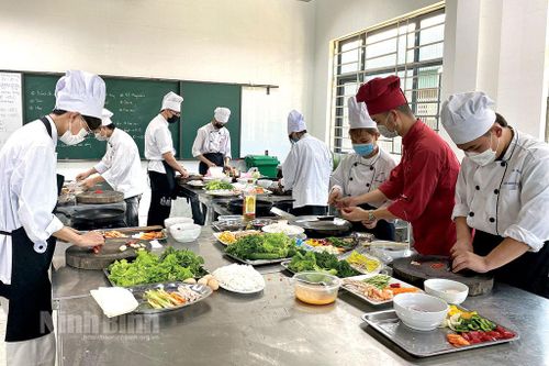 Chỉ thị số 37: Gỡ nút thắt cho bài toán nguồn nhân lực chất lượng cao - (Kỳ III): Giải 'cơn khát' nguồn nhân lực chất lượng cao