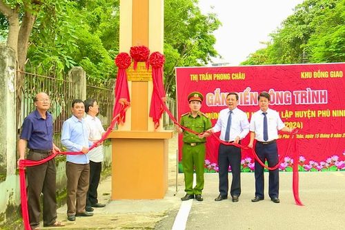 Phù Ninh khánh thành, gắn biển 12 công trình chào mừng kỷ niệm 25 năm ngày tái lập huyện