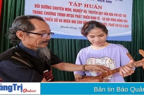 Chăm lo 'nền tảng tinh thần' cho đồng bào giữa đại ngàn Trường Sơn. Bài 3: Đảng viên đi trước