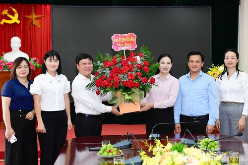 Báo Tuyên Quang chúc mừng 79 năm ngày truyền thống ngành Văn hóa