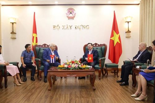 Bộ trưởng Nguyễn Thanh Nghị tiếp Đại sứ đặc mệnh toàn quyền Cuba tại Việt Nam