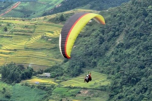 Đến Mù Cang Chải trải nghiệm dù lượn vào dịp nghỉ lễ 2/9