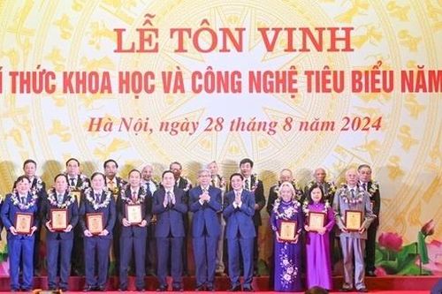 Tôn vinh 135 trí thức khoa học và công nghệ tiêu biểu