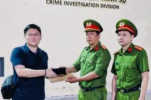 Du khách Singapore cảm ơn Công an Việt Nam