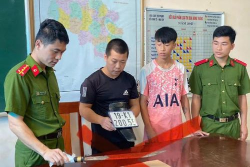 Vô cớ đuổi, chém người đi đường rồi lên mạng khoe thành tích