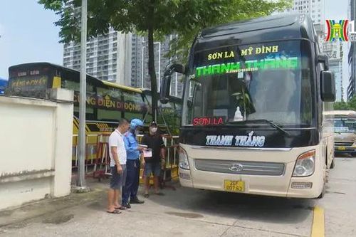 Kiểm tra bất ngờ xe khách tại bến Mỹ Đình