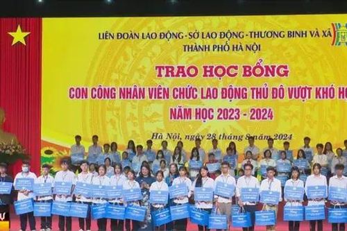 Biểu dương 100 gia đình CBVC - LĐ thủ đô tiêu biểu