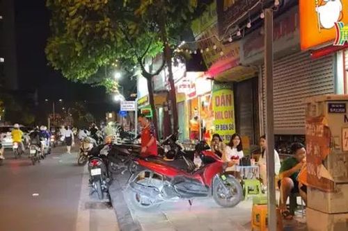 Mất trật tự đô thị trên Phố Chu Văn An, Hà Đông