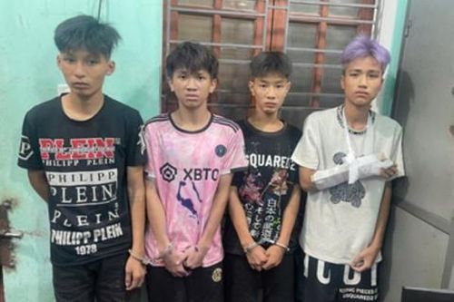Khởi tố nhóm thiếu niên cướp xe máy của người đi đường sau xô xát
