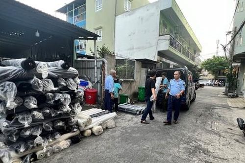 TPHCM: Tạm giữ gần 4600kg vải Canvas trôi nổi, không hóa đơn, chứng từ
