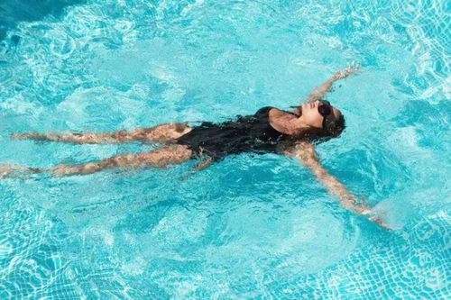 Thời điểm bơi để giảm cân và đốt cháy mỡ thừa hiệu quả