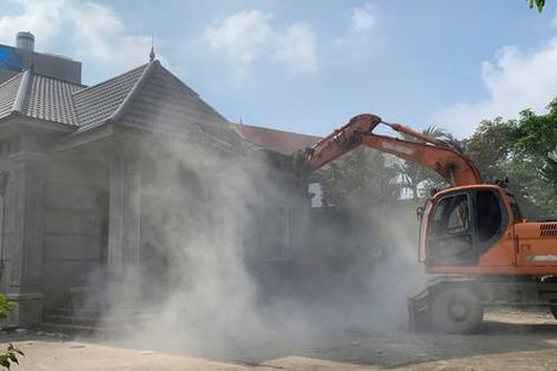 Hoài Đức: Cưỡng chế tháo dỡ công trình vi phạm trên đất công tại xã La Phù