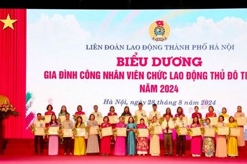 Biểu dương 100 gia đình, 62 con công nhân, viên chức lao động Thủ đô tiêu biểu