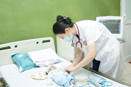 Phẫu thuật cứu sống bé sơ sinh mắc tim bẩm sinh phức tạp từ khi còn là bào thai