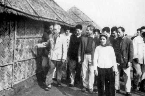 Chủ tịch Hồ Chí Minh sống mãi trong trái tim của người dân Việt Nam