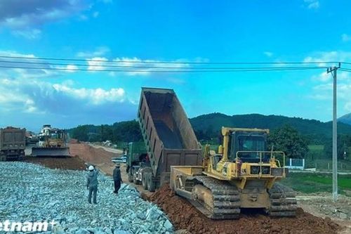 Giải ngân đầu tư công chưa hết khó