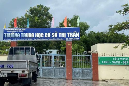 Kiên Giang: Yêu cầu đình chỉ công tác hiệu trưởng tự ý chuyển trường trước năm học mới