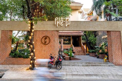 Nữ đại gia đứng sau chuỗi Phê La, Katinat là ai?