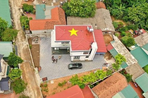 Vẽ cờ Tổ quốc trên mái nhà: để lòng yêu nước không chỉ là 'trend'