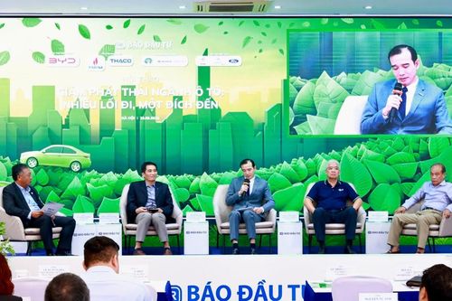 Xe 'xanh' lăn bánh- dư địa lớn, thách thức nhiều