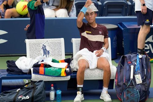 Sao quần vợt khổ sở với nắng nóng ở US Open, nghĩ ra muôn vàn cách đối phó