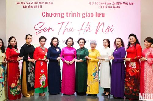 Sắc sen hội tụ trong chương trình 'Sen Thu Hà Nội'