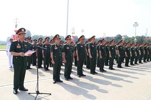 Binh chủng Tăng thiết giáp báo công dâng Bác