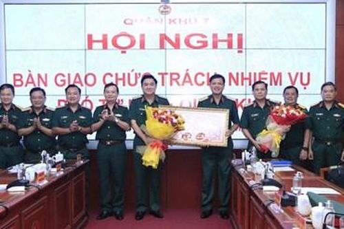 Bàn giao chức trách, nhiệm vụ Phó tư lệnh Quân khu 7
