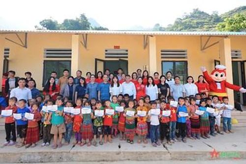 Hỗ trợ xây dựng điểm trường cho trẻ em khó khăn huyện Đồng Văn, tỉnh Hà Giang