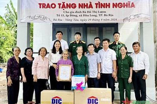 Bộ CHQS tỉnh Bà Rịa-Vũng Tàu trao tặng 'Nhà tình nghĩa'