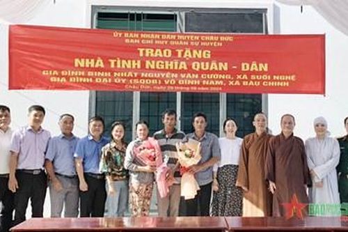 Ban CHQS huyện Châu Đức bàn giao 2 căn 'Nhà tình nghĩa quân - dân'