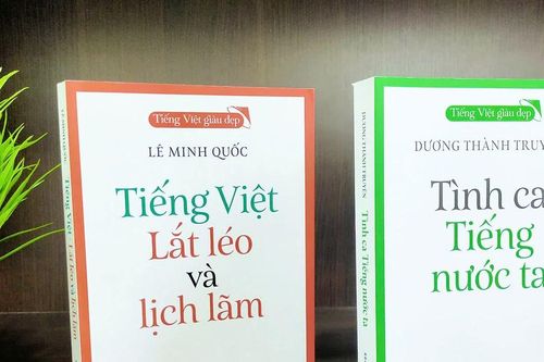 Hai tình yêu dành cho tiếng Việt