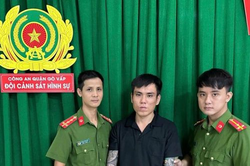 Đợi bạn ở đầu hẻm, cô gái bị cướp giật tài sản