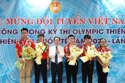 Hà Nội chúc mừng thành tích đội tuyển Olympic Thiên văn và Vật lý thiên văn 2024