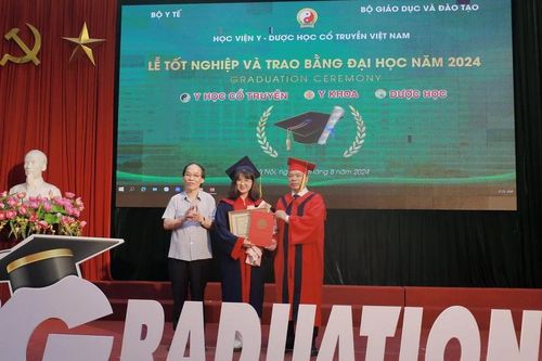 Học viện Y-Dược học cổ truyền Việt Nam trao bằng tốt nghiệp cho hơn 700 bác sĩ