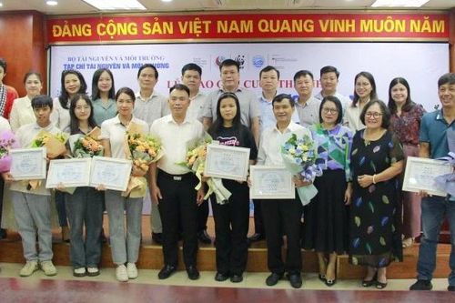 Trao giải cuộc thi ảnh 'Hành động vì đại dương xanh'
