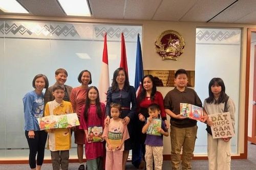 Thứ trưởng Lê Thị Thu Hằng thăm cộng đồng người Việt tại Canada